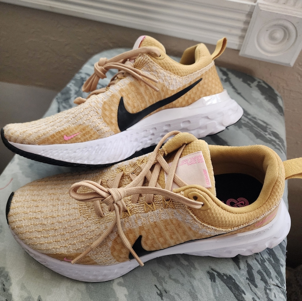 Women's Nike React Infinity Run Flyknit 3